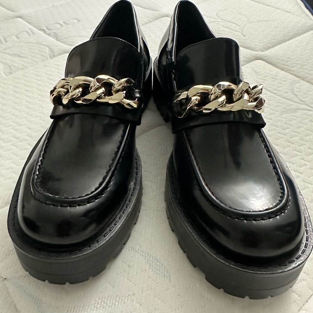 Size 39 Zara brand new patent shoes